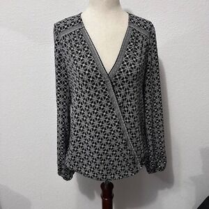 Max Studio V Neck Geometric Women's Blouse Small Black White Long Sleeve